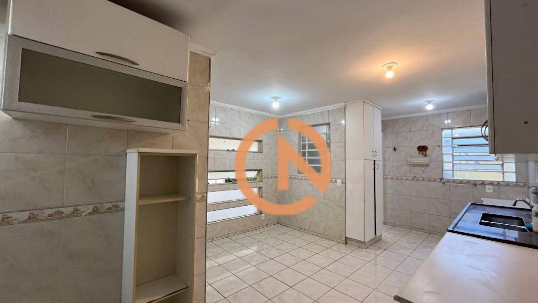 Sobrado para alugar com 3 quartos, 200m² - Foto 8
