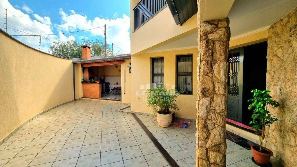 Casa à venda com 3 quartos, 205m² - Foto 2
