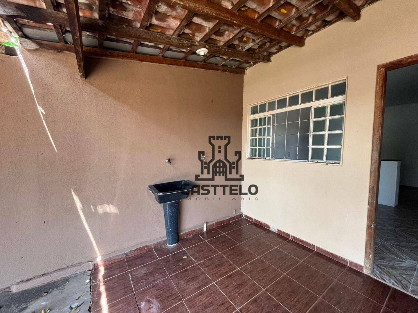 Casa à venda com 2 quartos, 100m² - Foto 2