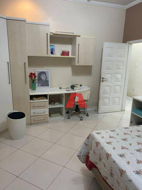 Casa para alugar com 3 quartos, 228m² - Foto 8