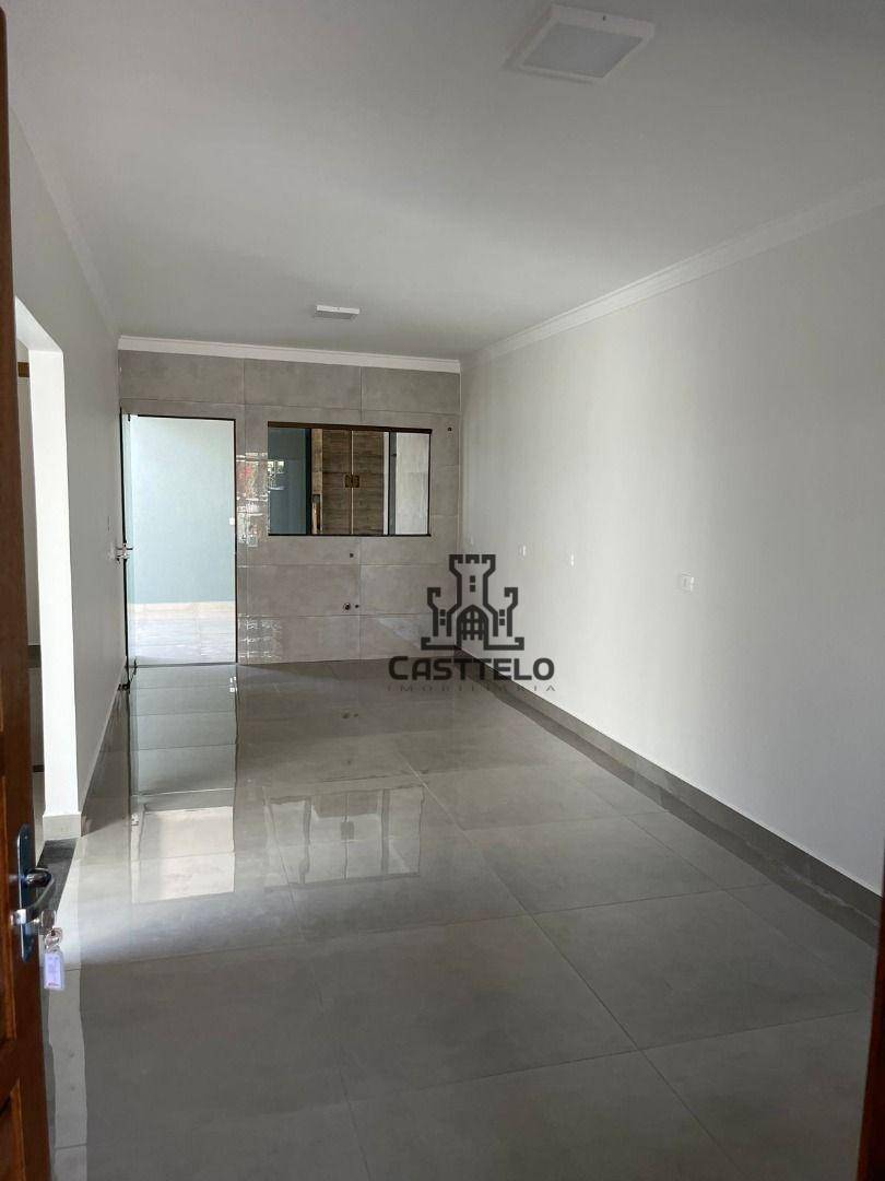 Casa à venda com 3 quartos, 100m² - Foto 4