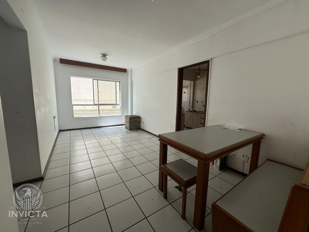 Apartamento à venda com 2 quartos, 65m² - Foto 2