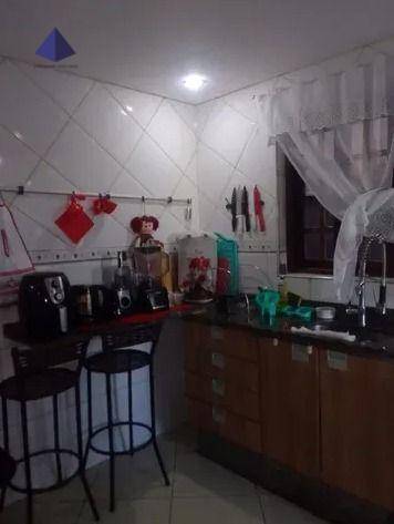 Sobrado à venda com 4 quartos, 218m² - Foto 2