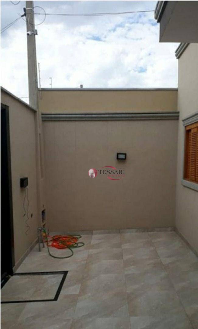 Casa à venda com 2 quartos, 120m² - Foto 2