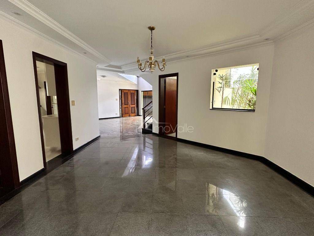 Casa de Condomínio para alugar com 4 quartos, 331m² - Foto 3