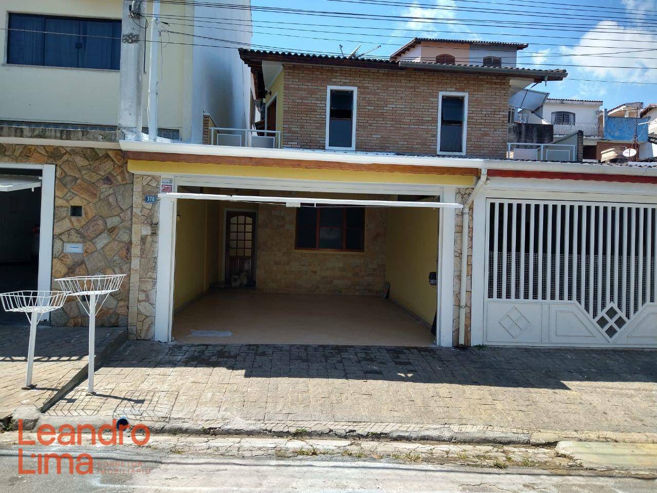 Casa à venda com 3 quartos, 136m² - Foto 1