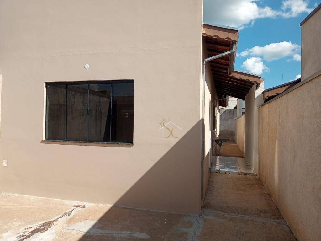 Casa à venda com 2 quartos, 73m² - Foto 1