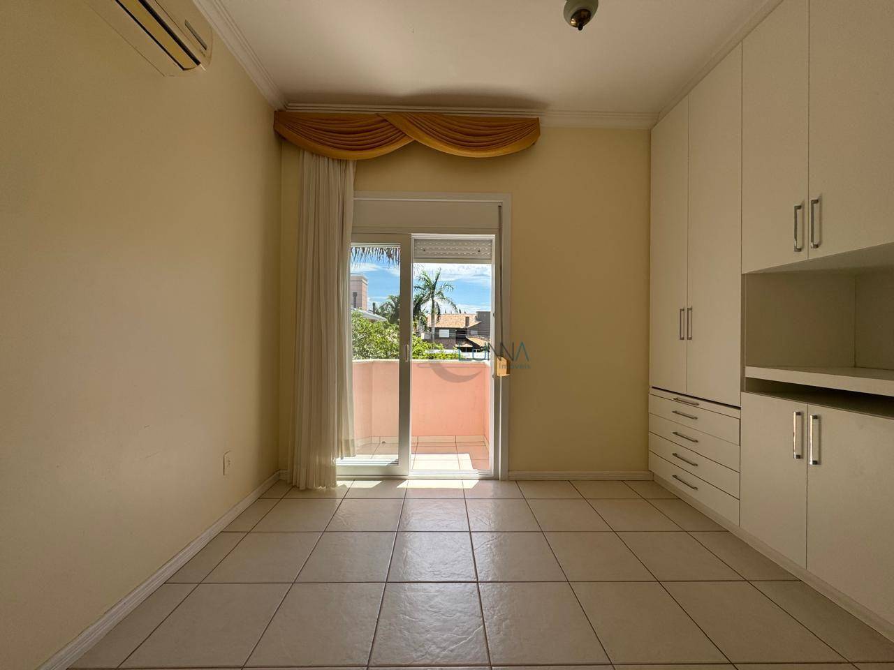 Casa à venda com 4 quartos, 200m² - Foto 15