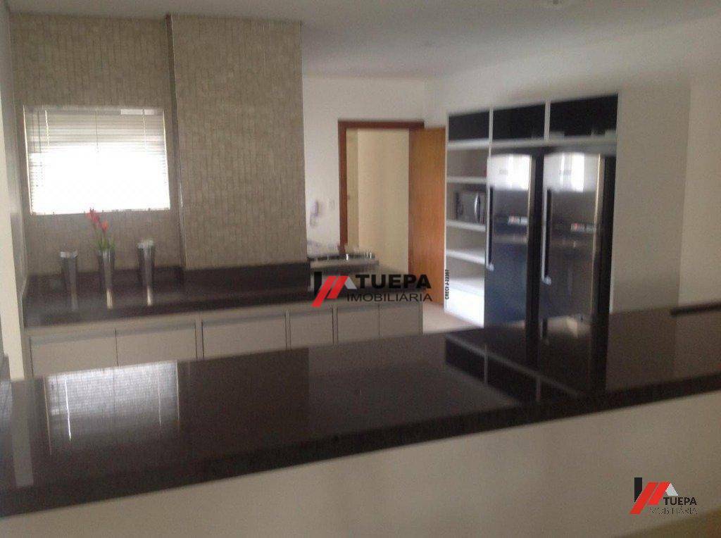 Apartamento à venda com 3 quartos, 212m² - Foto 2