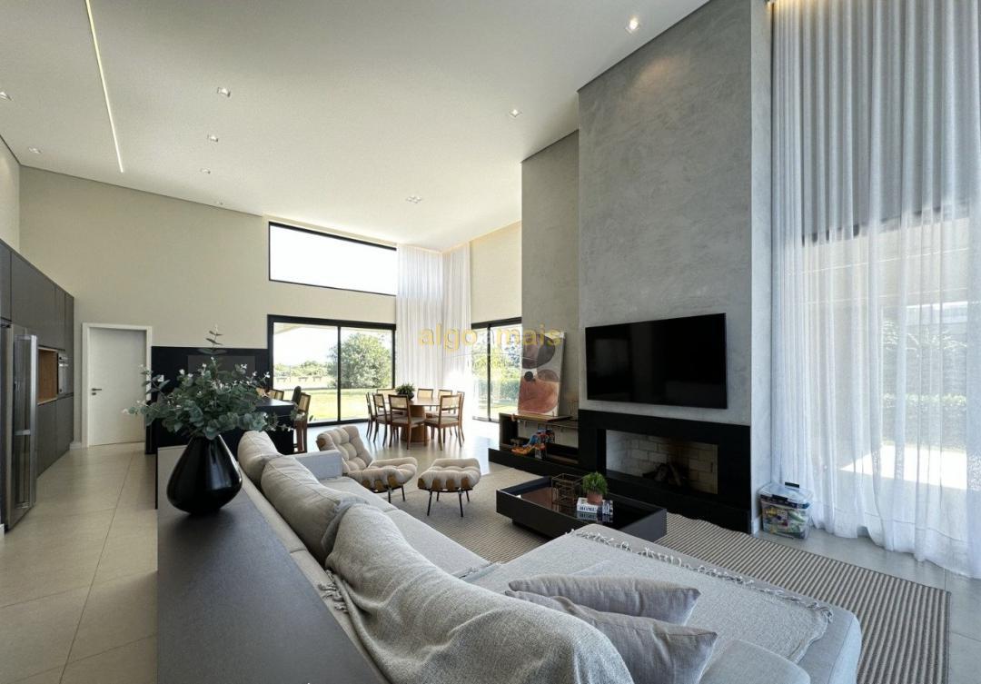 Casa de Condomínio à venda com 4 quartos, 270m² - Foto 2