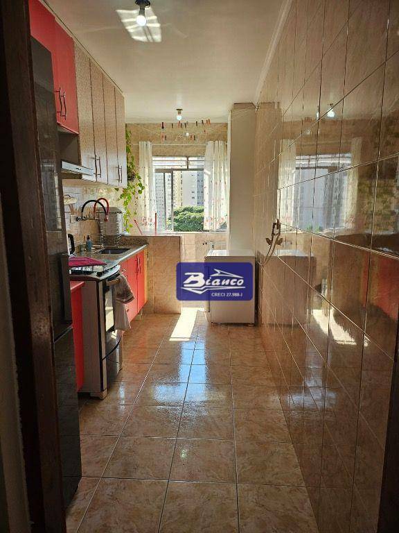 Apartamento à venda com 2 quartos, 62m² - Foto 2