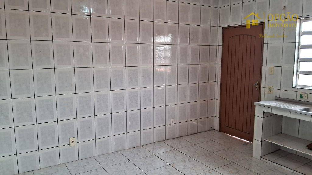 Casa para alugar com 2 quartos, 90m² - Foto 11