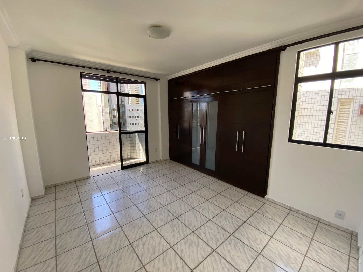 Apartamento para alugar com 3 quartos, 200m² - Foto 6