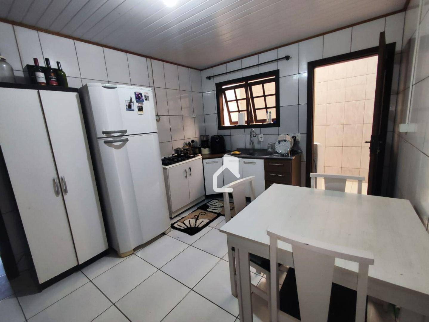 Casa à venda com 3 quartos, 69m² - Foto 4