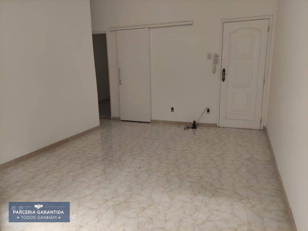 Apartamento à venda com 2 quartos, 70m² - Foto 3