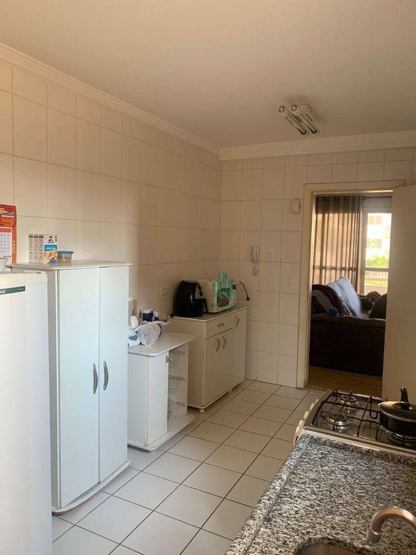 Apartamento à venda com 3 quartos, 94m² - Foto 8