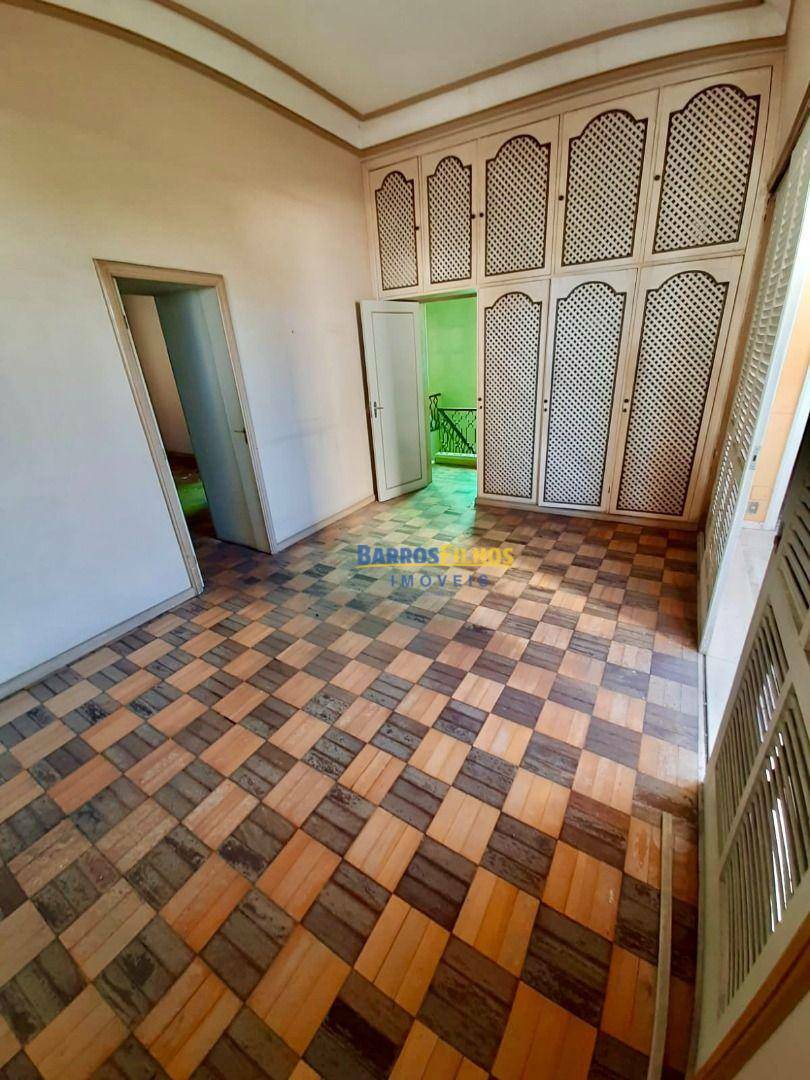 Casa para alugar com 4 quartos, 250m² - Foto 10