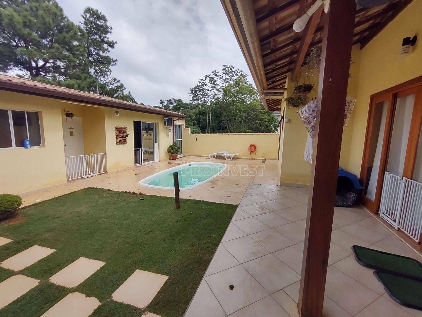 Casa de Condomínio à venda e aluguel com 3 quartos, 242m² - Foto 1