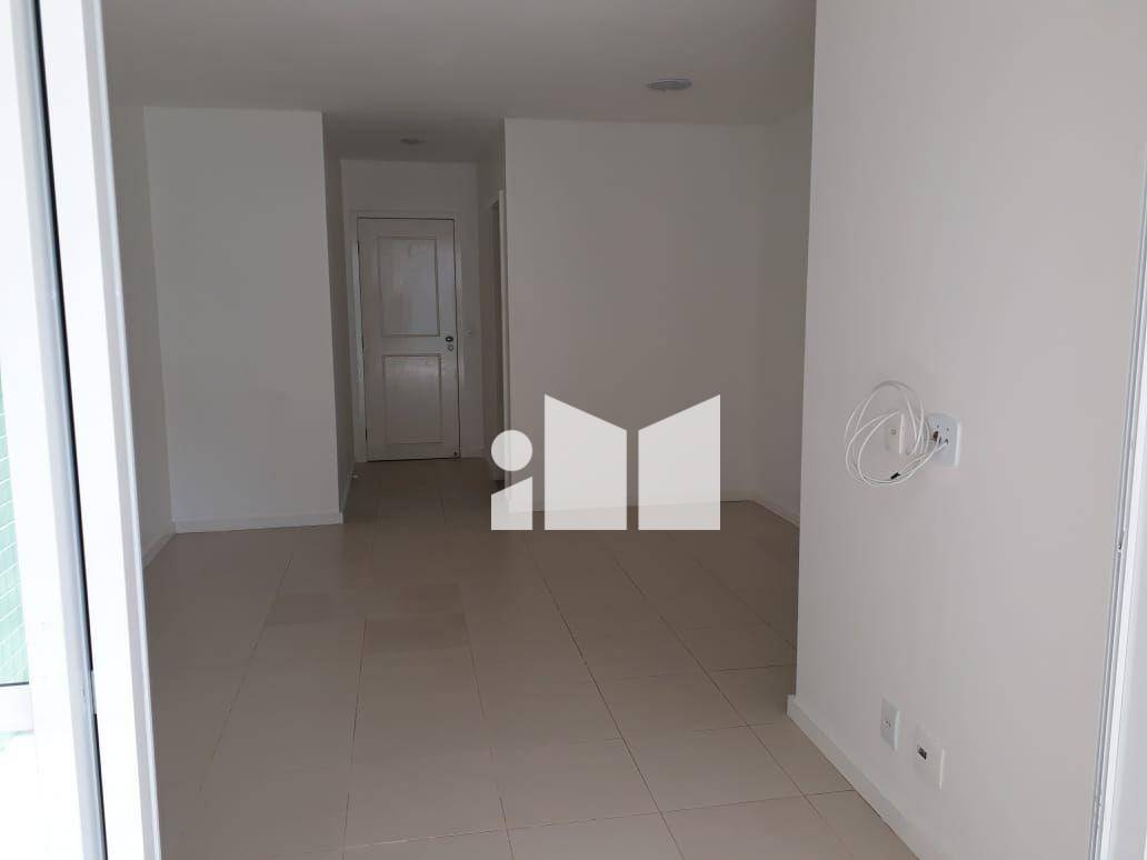 Apartamento à venda com 3 quartos, 130m² - Foto 2