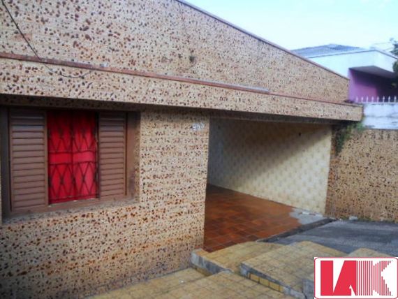 Casa à venda e aluguel com 2 quartos, 225m² - Foto 1