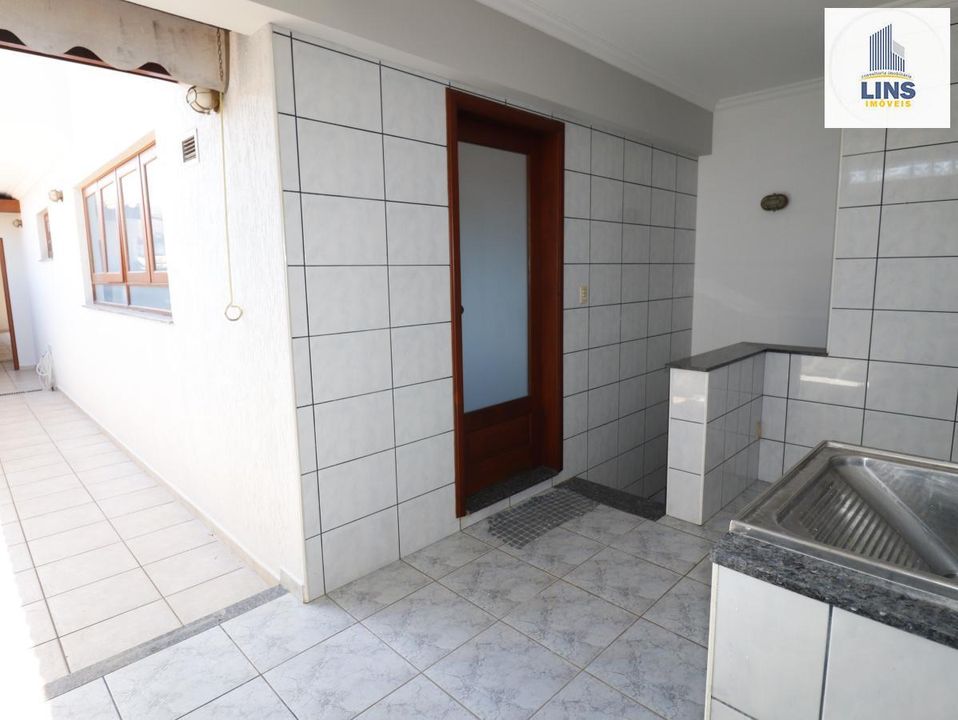 Casa à venda com 4 quartos, 350m² - Foto 26