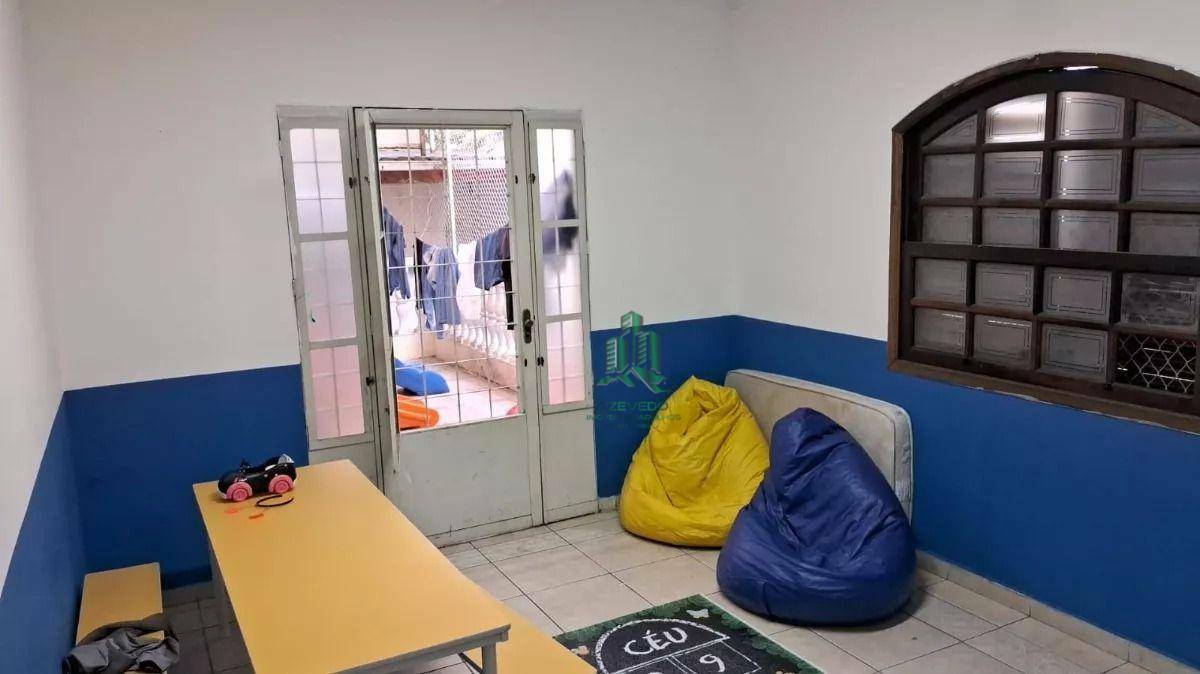 Sobrado à venda com 2 quartos, 250m² - Foto 2