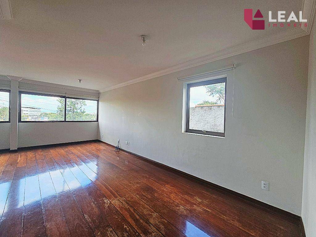 Apartamento para alugar com 3 quartos, 130m² - Foto 2