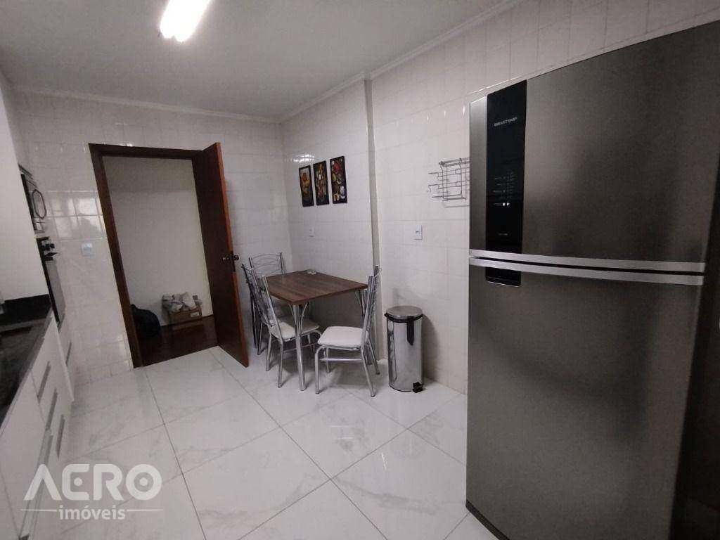 Apartamento para alugar com 2 quartos, 75m² - Foto 13