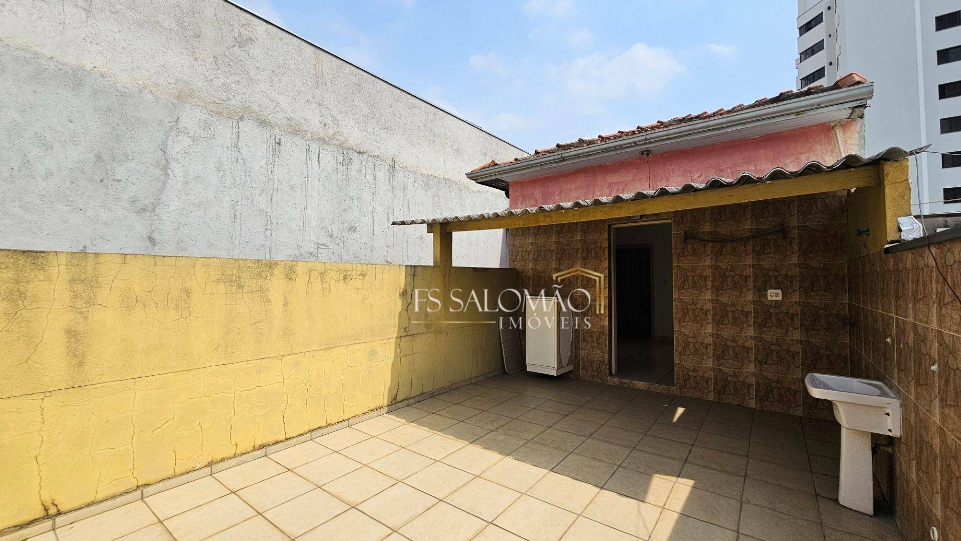 Casa para alugar com 4 quartos, 385m² - Foto 12