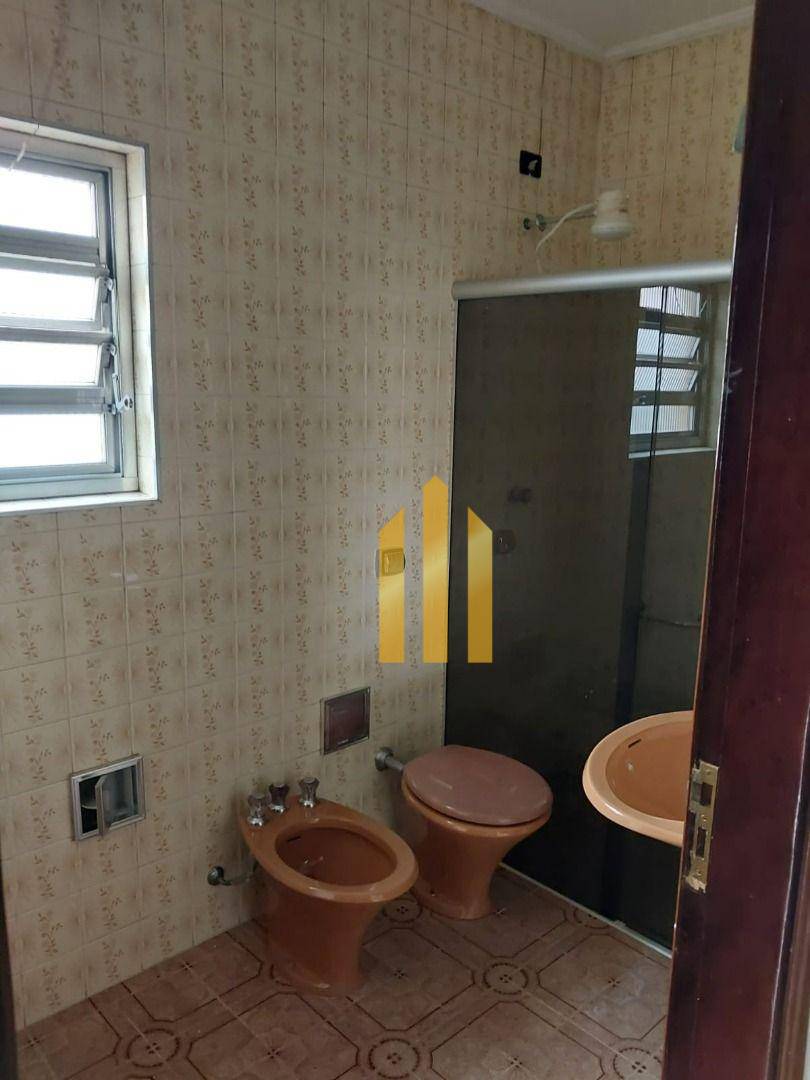 Sobrado à venda e aluguel com 3 quartos, 180m² - Foto 32