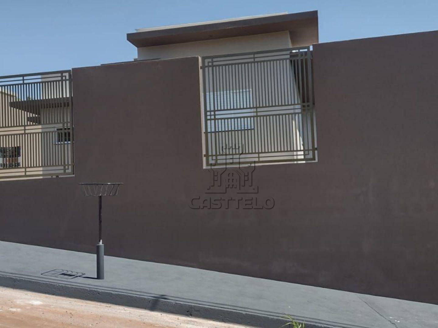 Casa à venda com 2 quartos, 68m² - Foto 1