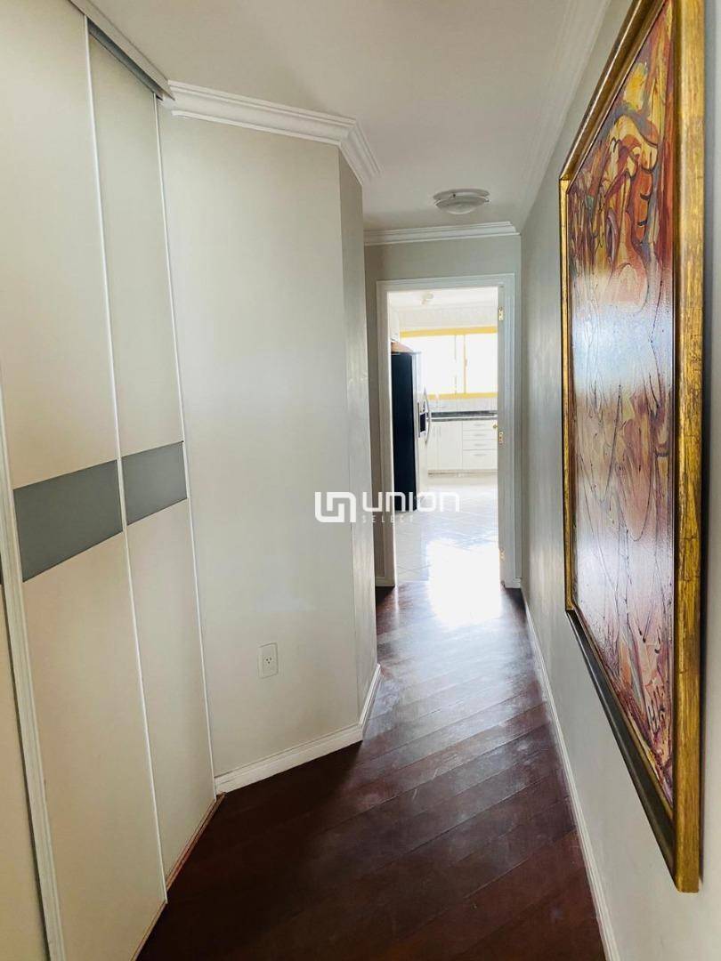 Apartamento à venda com 3 quartos, 157m² - Foto 11