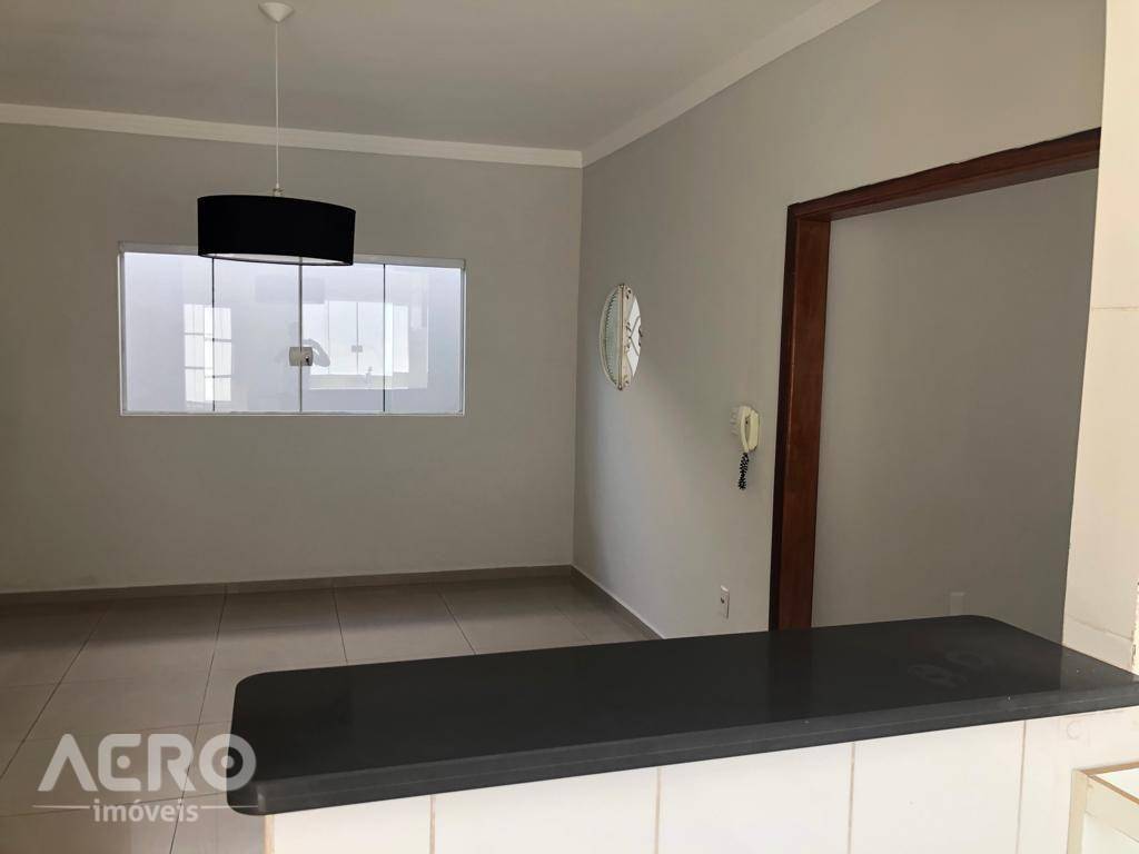 Casa à venda com 3 quartos, 100m² - Foto 4