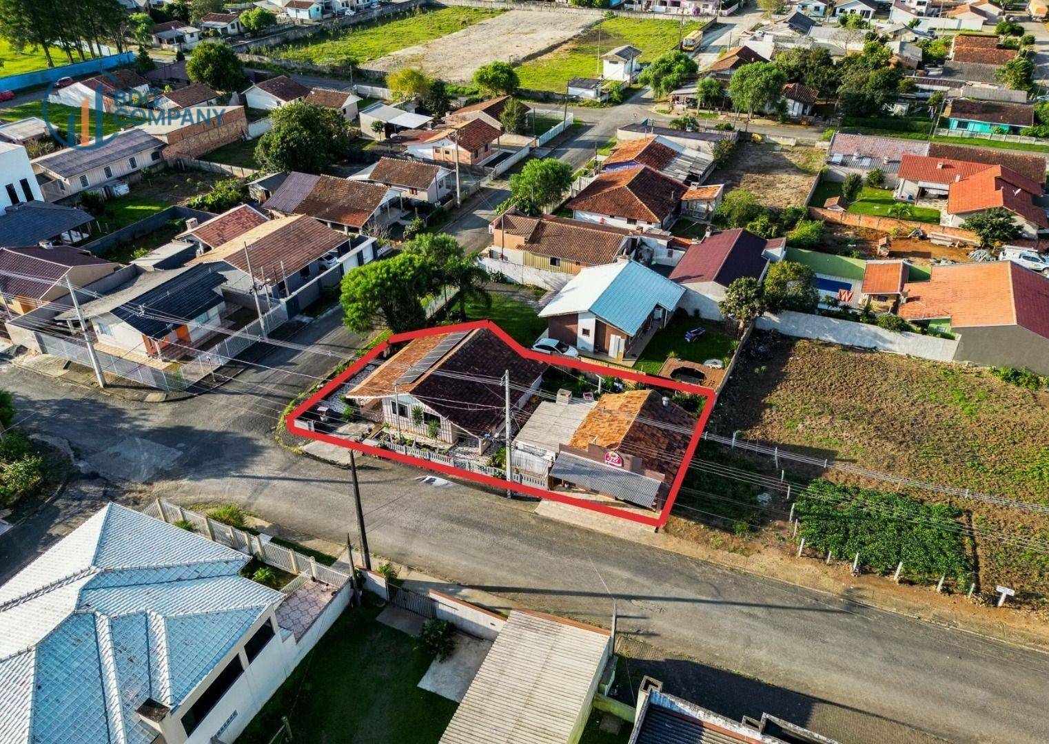 Casa à venda com 2 quartos, 100m² - Foto 1