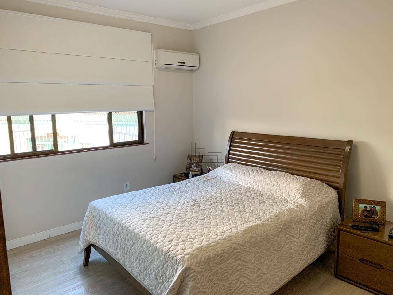 Apartamento à venda com 3 quartos, 200m² - Foto 2