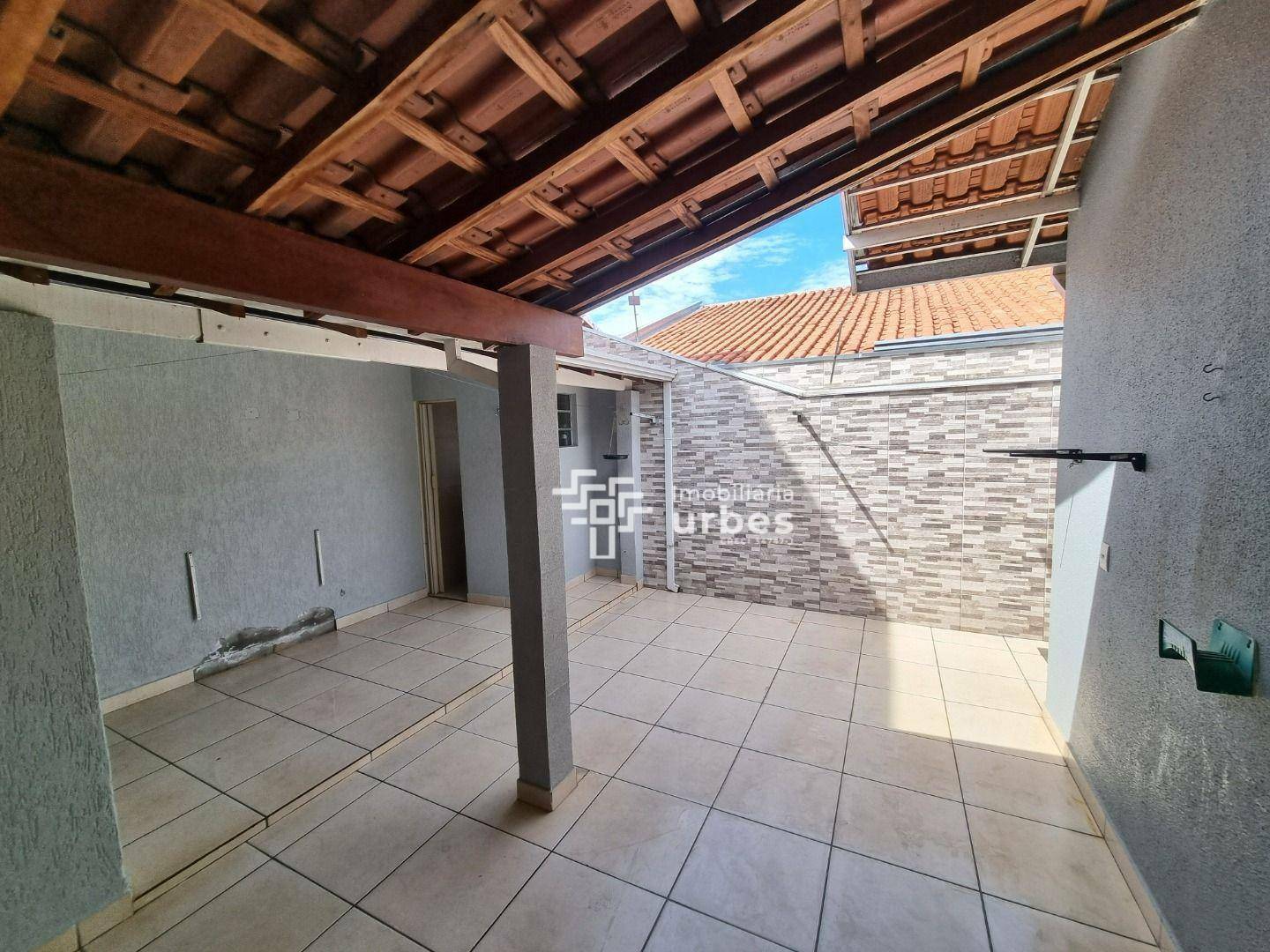 Casa à venda com 2 quartos, 80m² - Foto 2