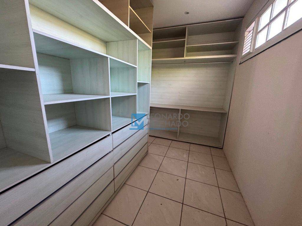 Casa à venda com 4 quartos, 250m² - Foto 3