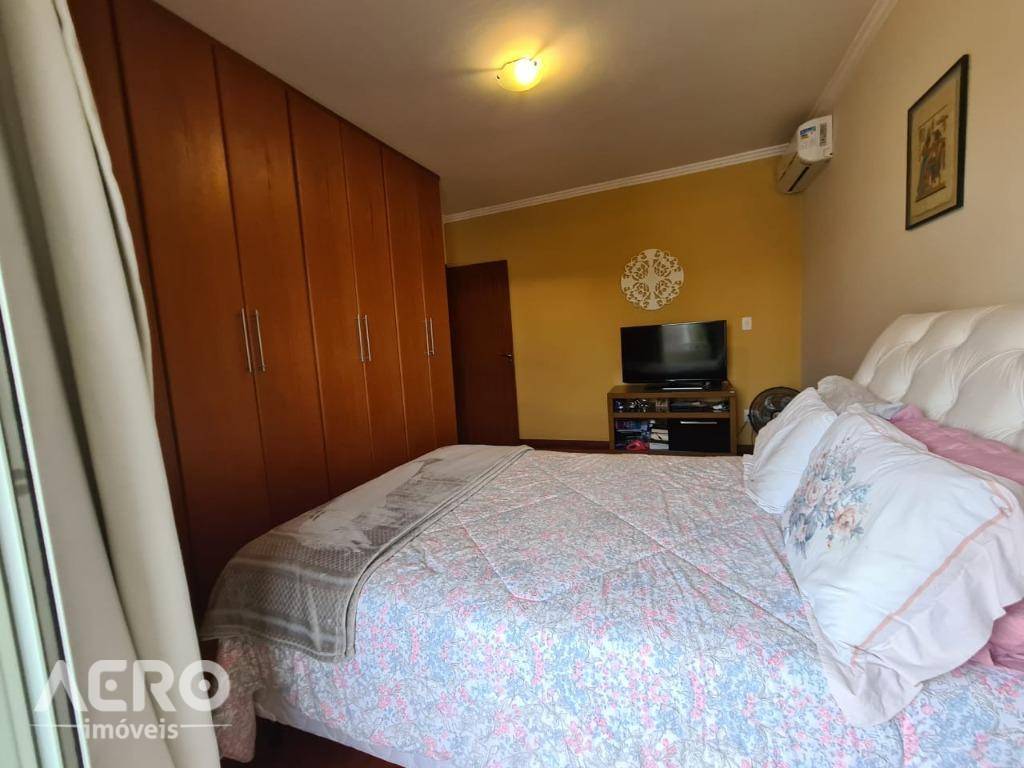 Casa à venda com 3 quartos, 275m² - Foto 57