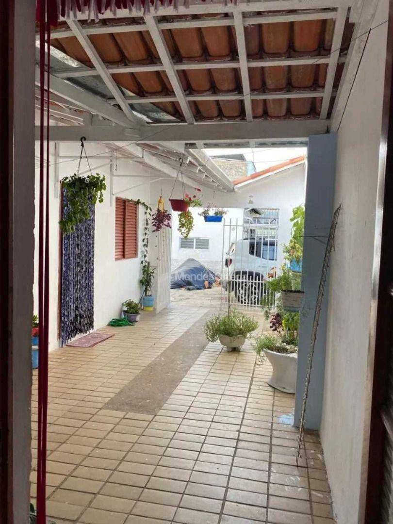 Casa à venda com 3 quartos, 101m² - Foto 11