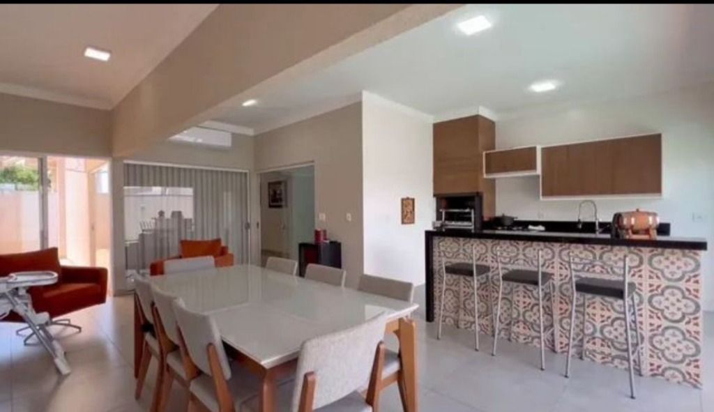 Casa de Condomínio à venda com 3 quartos, 210m² - Foto 3