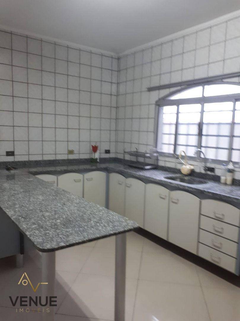 Sobrado à venda com 2 quartos, 200m² - Foto 24