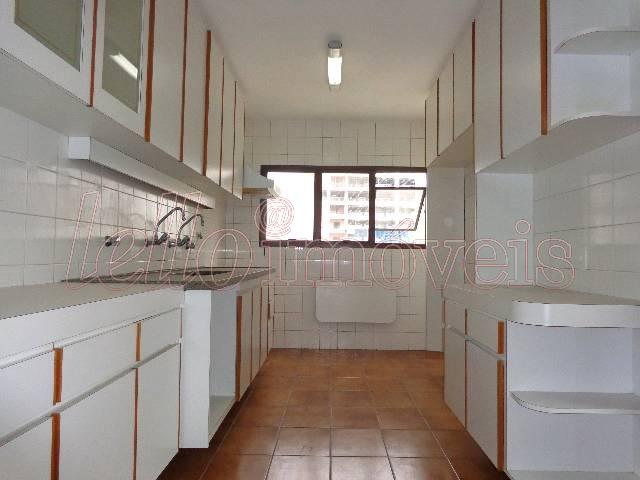 Apartamento para alugar com 3 quartos, 200m² - Foto 17