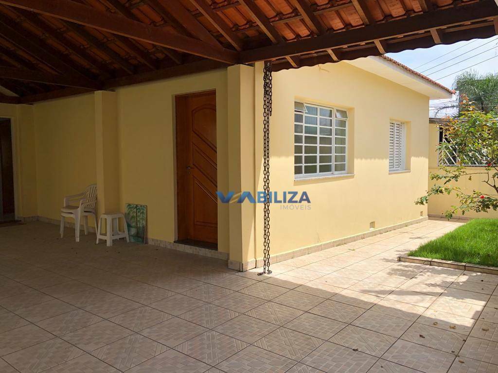 Casa à venda com 2 quartos, 140m² - Foto 1