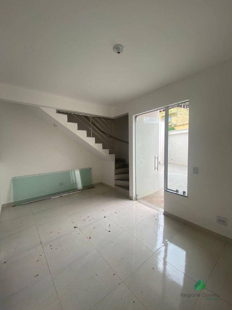 Casa à venda com 3 quartos, 80m² - Foto 4