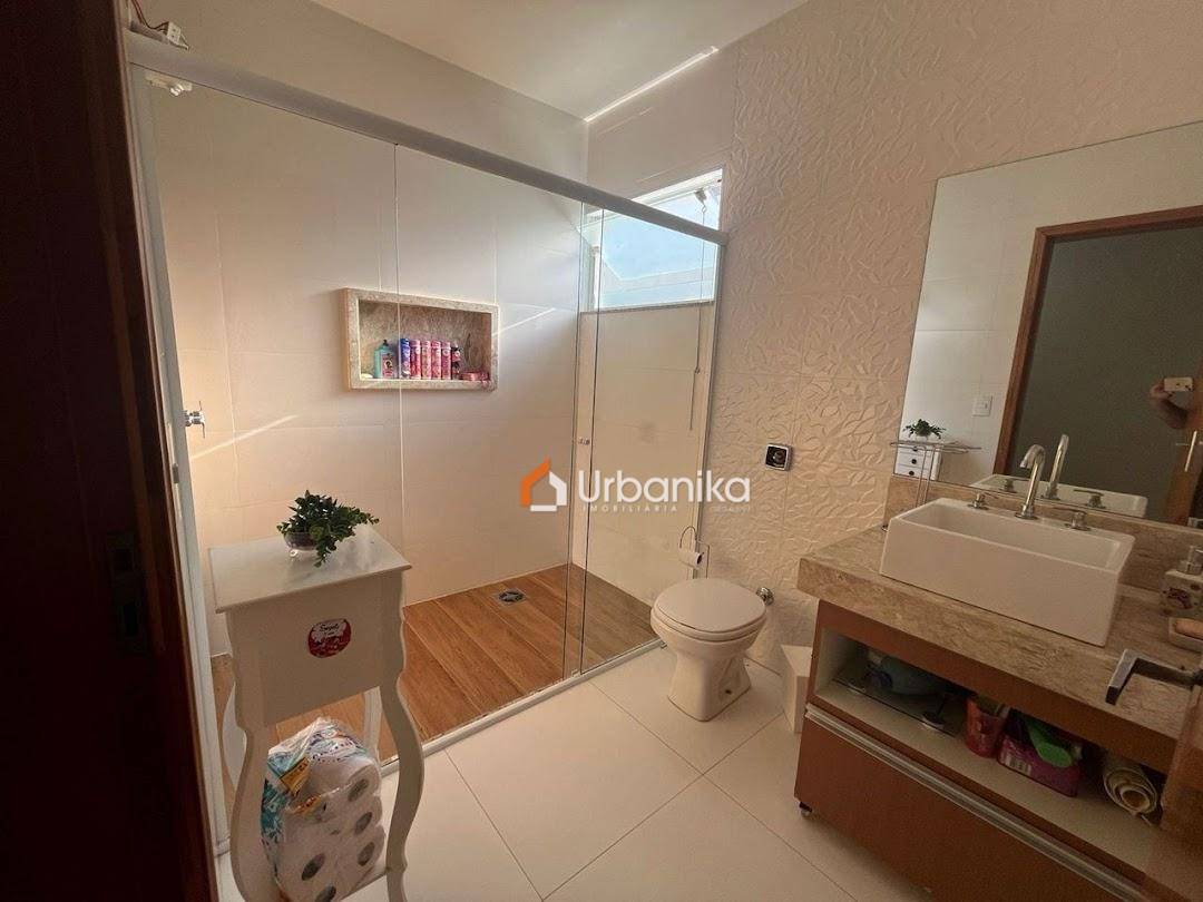 Casa, 3 quartos, 179 m² - Foto 2