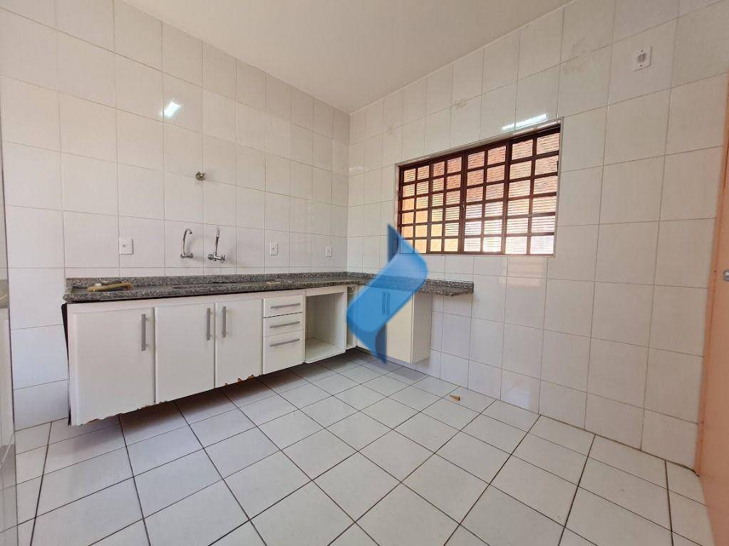 Casa para alugar com 3 quartos, 107m² - Foto 8