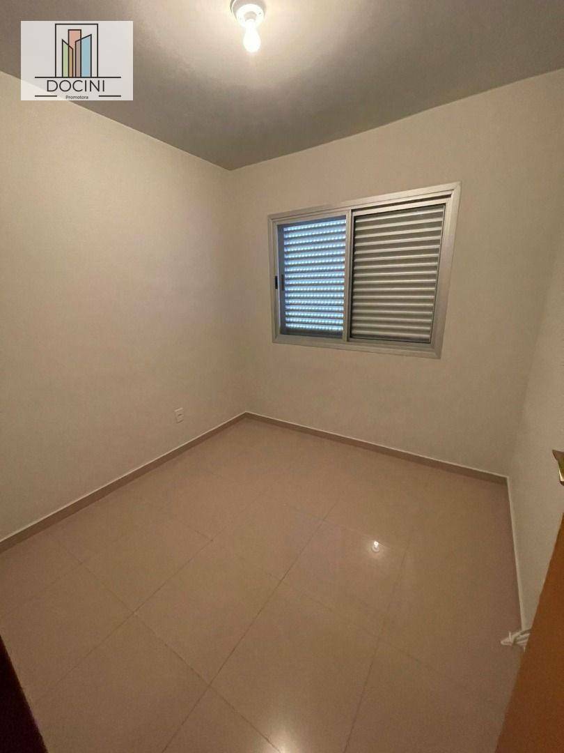 Apartamento à venda com 3 quartos, 87m² - Foto 2