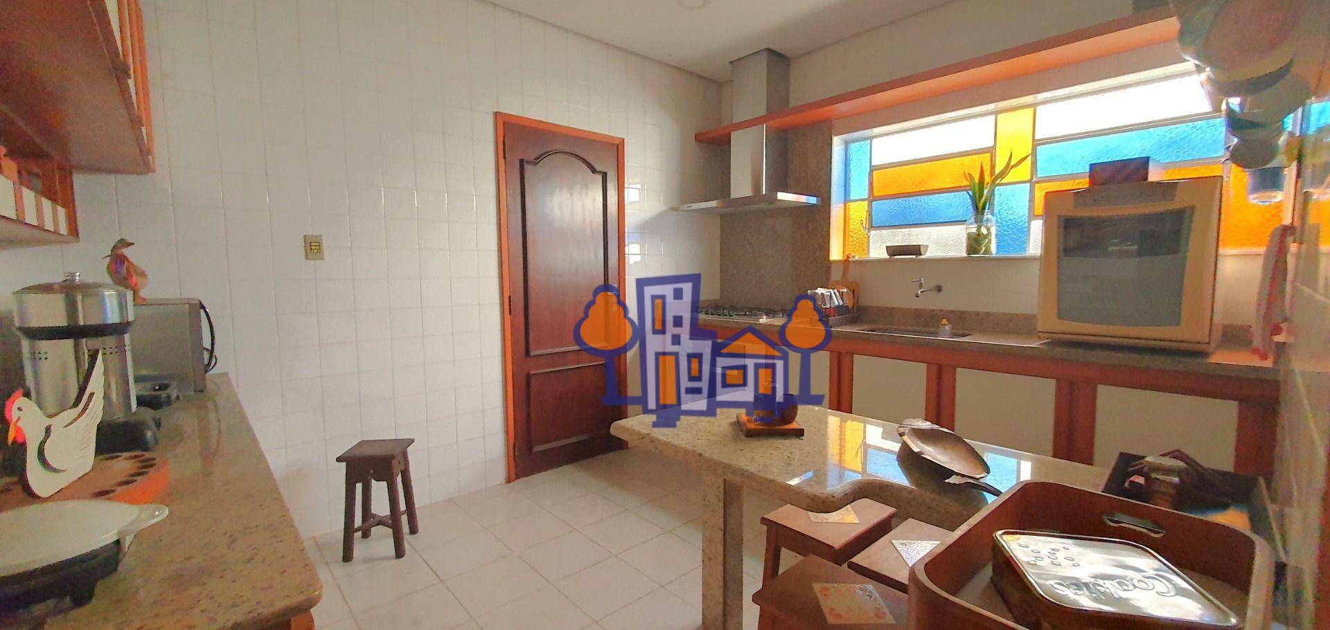 Casa à venda com 3 quartos, 234m² - Foto 10