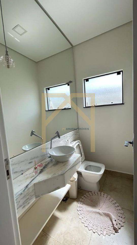 Casa de Condomínio à venda com 3 quartos, 240m² - Foto 4