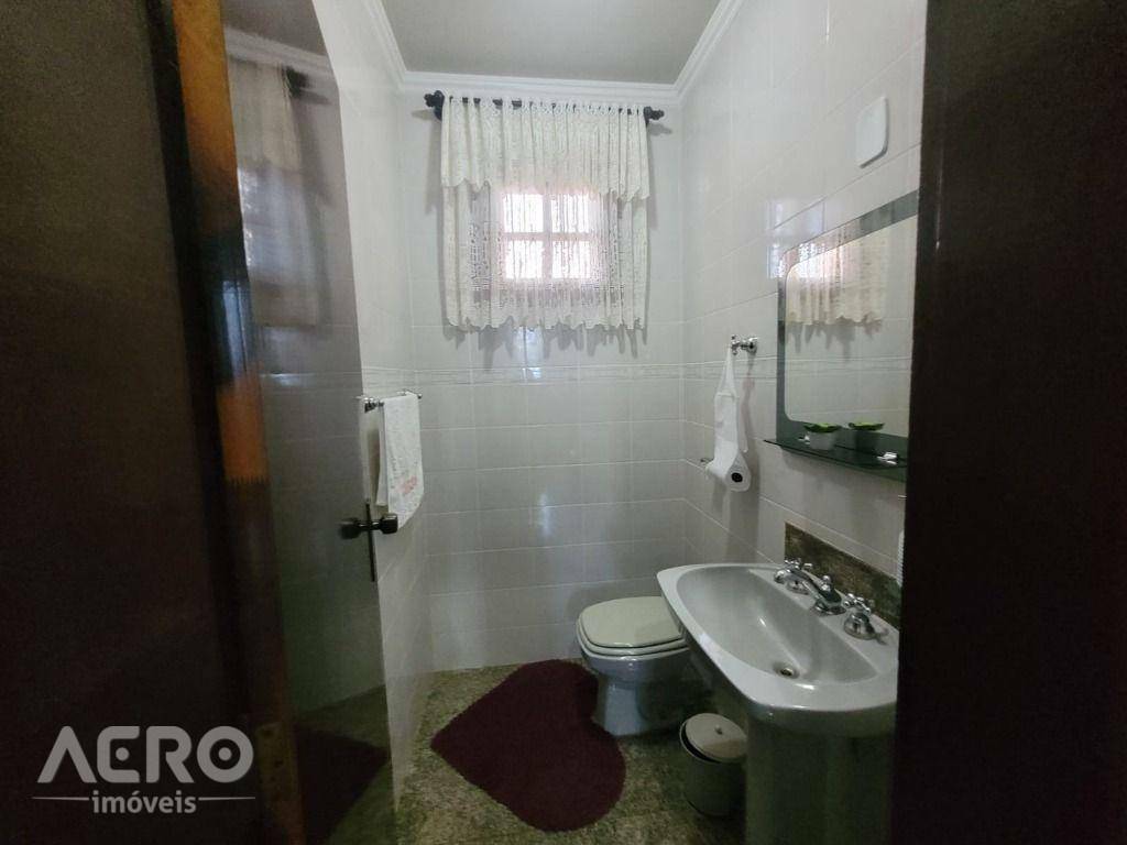 Casa à venda com 4 quartos, 363m² - Foto 37